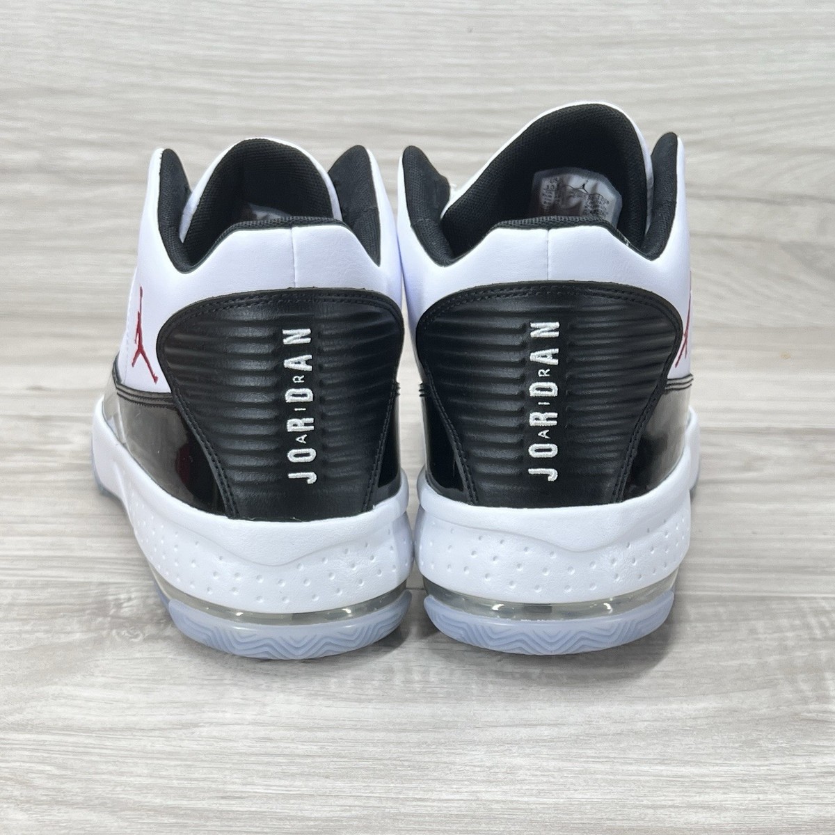 Jordan Max Aura 2 Men's 11.5 White Black Gym Patent Basketball