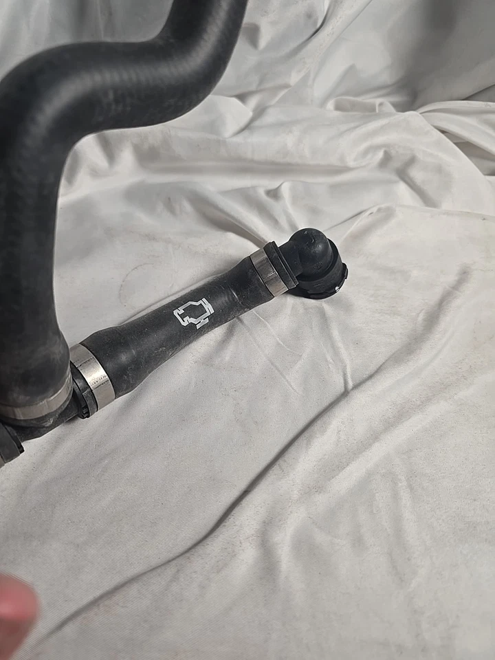 Manguera de desbordamiento del tanque de expansión de refrigerante del motor BMW 440i 2017-2020 OEM Foto 3 de 4