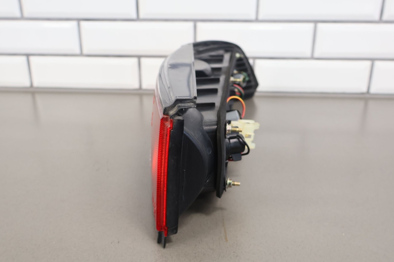 Aston Martin Vantage 2002 Left Tail light
