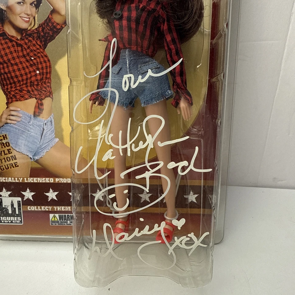 Figura Autografiada Rara de Duques de Peligro Serie 2: Daisy Duke 8 pulgadas Nueva en Caja Sin Certificado de Autenticidad Foto 2 de 4