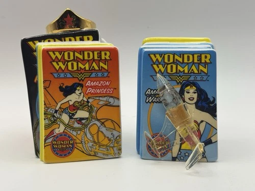 Rare Vintage 2003 DC Comics Wonder Woman Vandor Book Stack Salt & Pepper Set