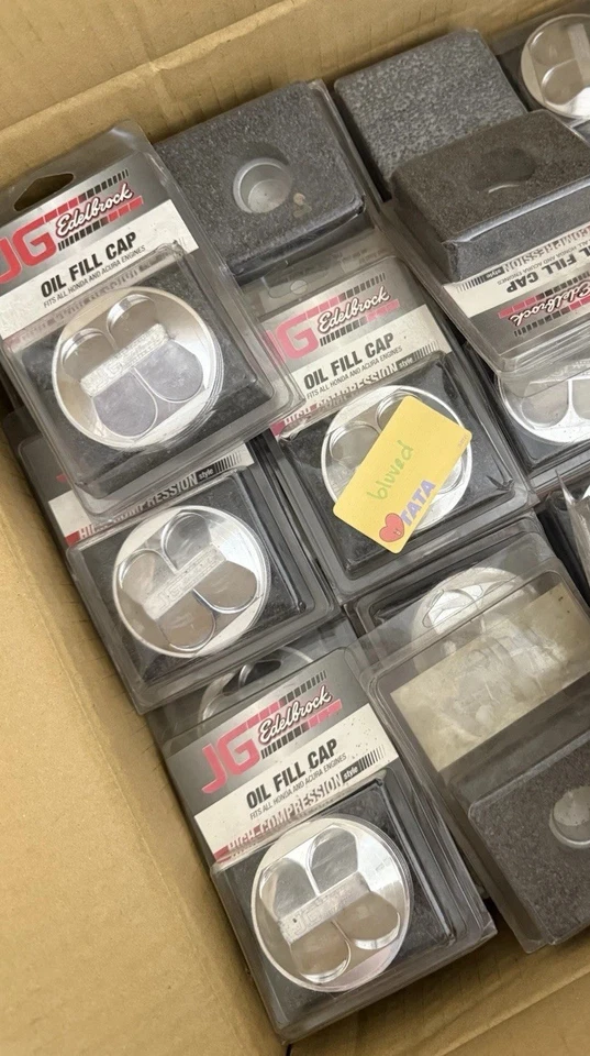 Tapa de llenado de aceite de motor JG x Edelbrock estilo de alta compresión #4710 Foto 2 de 2