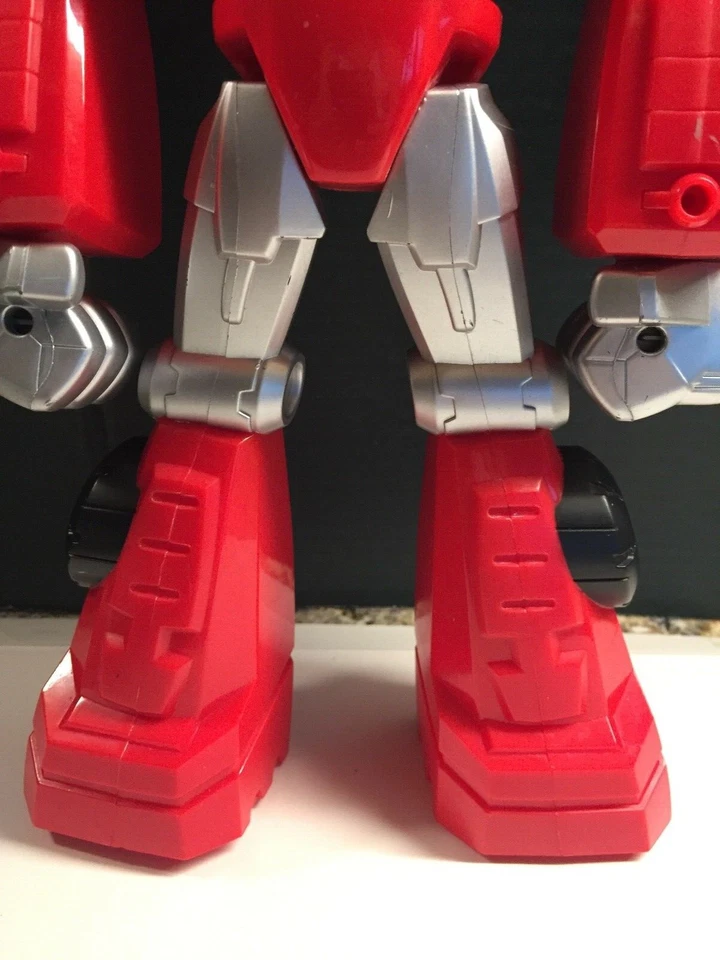 Boneco de ação HASBRO PAWTUCKET vermelho C023E colecionável Transformer 2013 (Heatwave) - Imagem 4 de 4