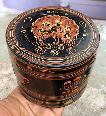 Vintage Wooden Straw Stick Woven Handpainted Lacquer Box Peacock Flower Fig W499