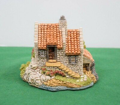 Lilliput Lane - Mair Haven - Mint in its original box with a deed. 