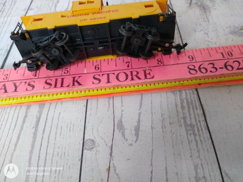 Vintage Bachmann HO Scale Union Pacific UP 25743 Orange Caboose - Picture 3 of 6