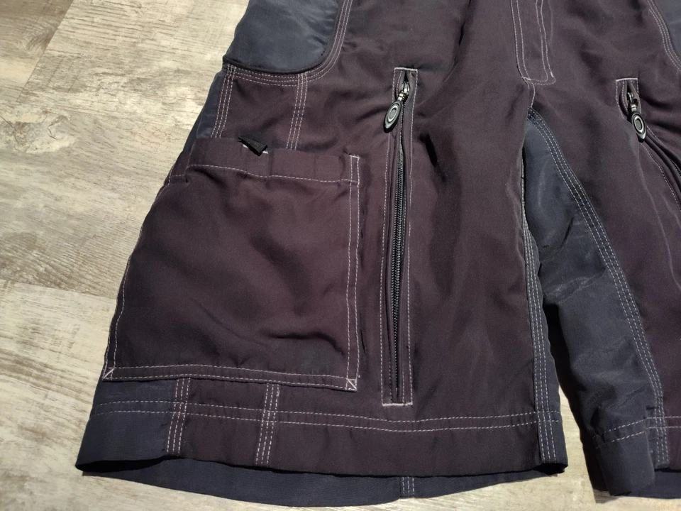 Vintage Y2K Oakley Software Cargo Tactical Multi Pocket Shorts Mesh Lined Mens S - Image 4 of 4