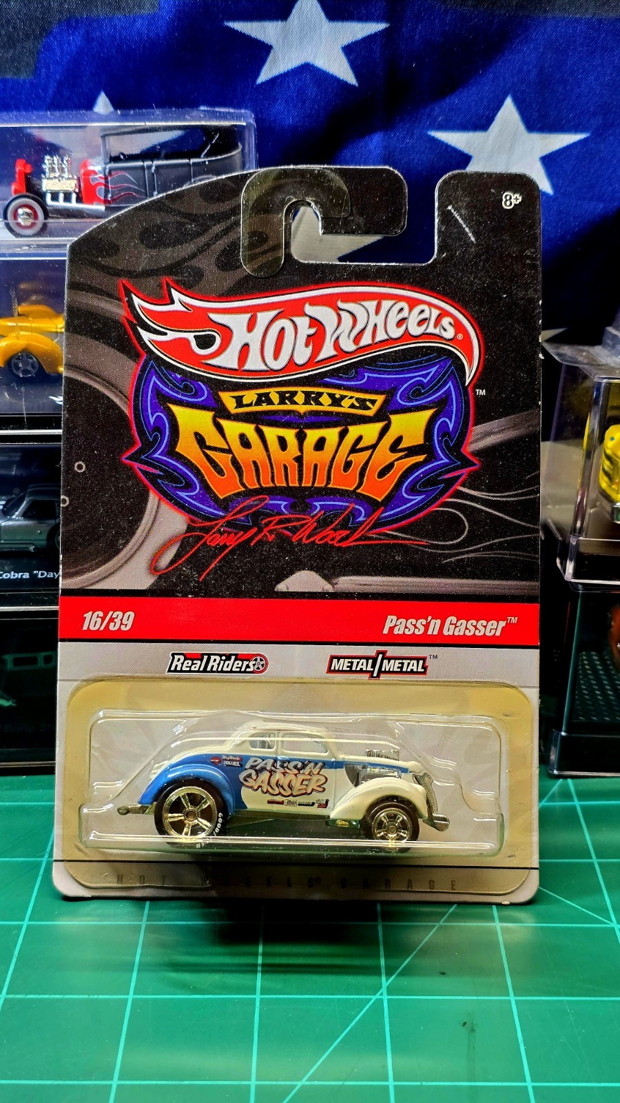 2009 Hot Wheels LARRYS GARAGE Pass'n Gasser CHASE SIGNED w/real riders