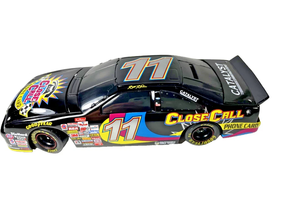 Brett Bodine #11, llamada cerrada 1997 Ford Thunderbird, 1/24 NASCAR Diecast Car Bank Foto 4 de 4