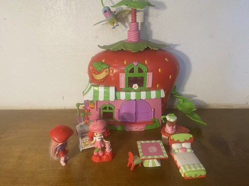 Strawberry Shortcake Whirly Bird Berry Cafe Bakery Playset Doll Accessory Lot