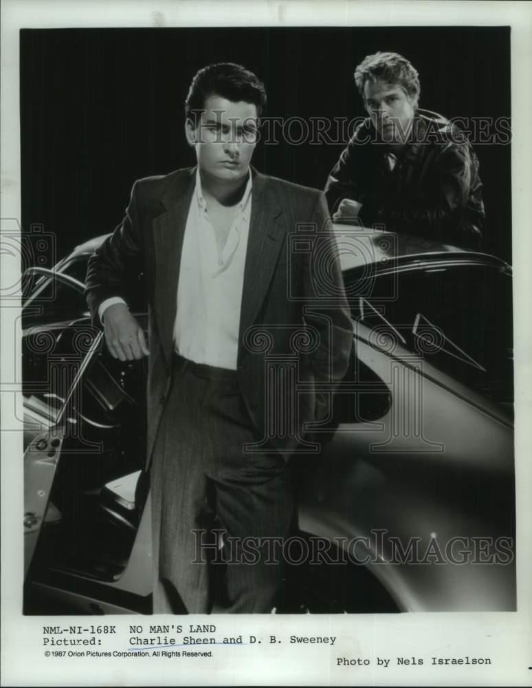 Press Photo Charlie Sheen and D. B. Sweeney costar in "No Man's Land"