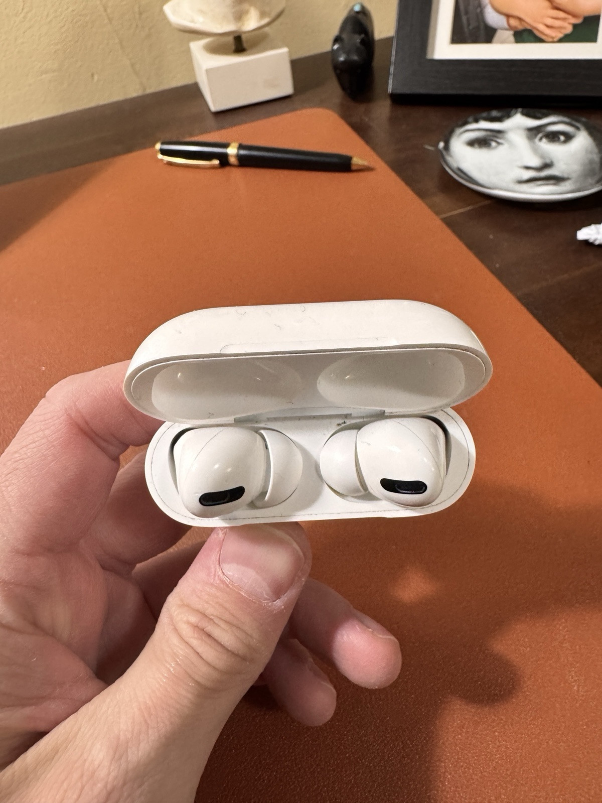 AirPods Pro 1st Gen A2190 Wireless Earbuds with Active Noise Cancellation-image