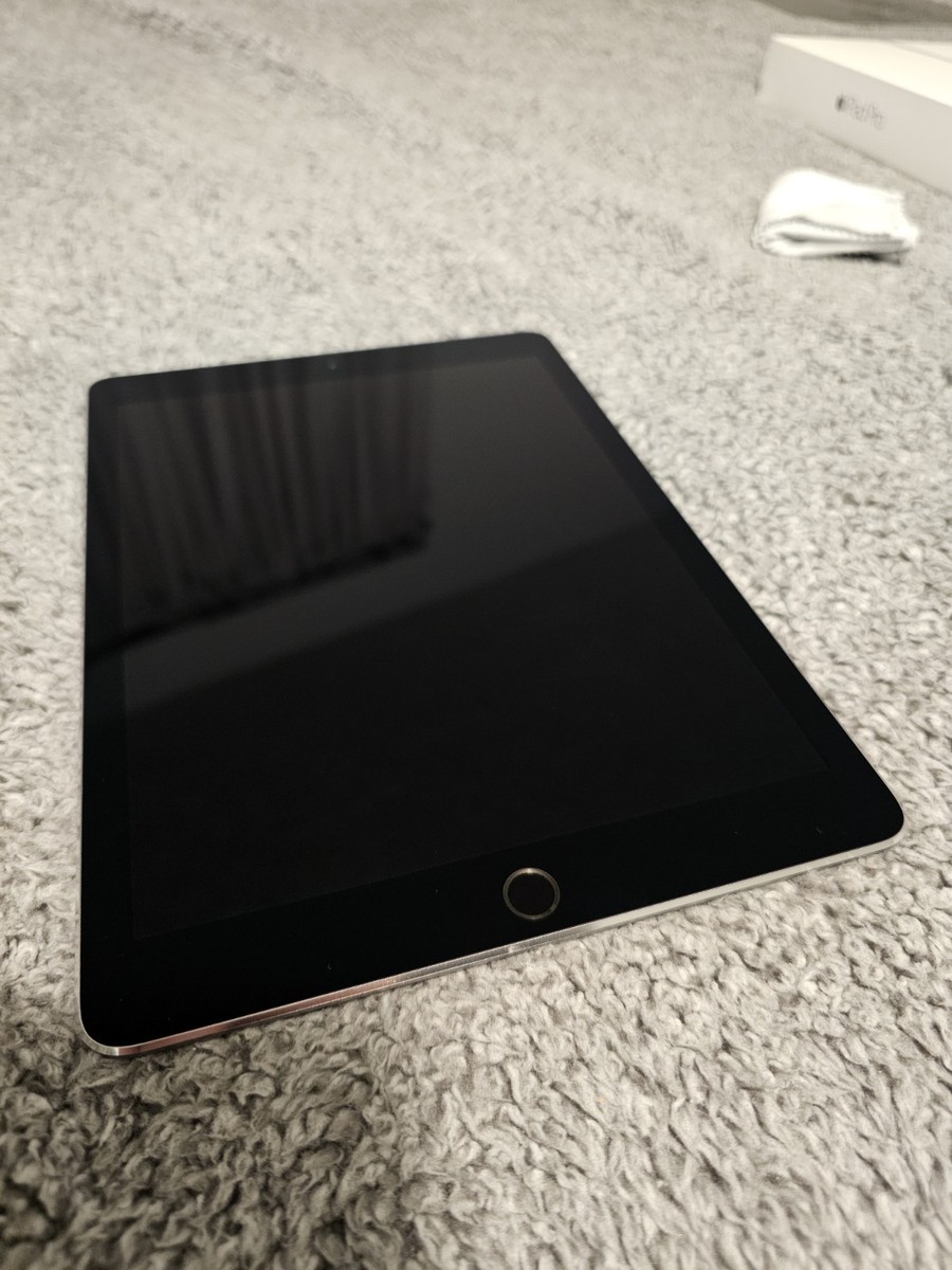 Apple iPad Pro 1st Generation 9.7 Inch / 32GB / WiFi + Cellular
