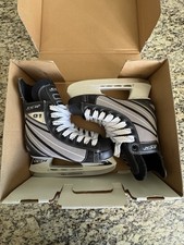 CCM Youth Size 2 Hockey Skates 01 Black White NIB New