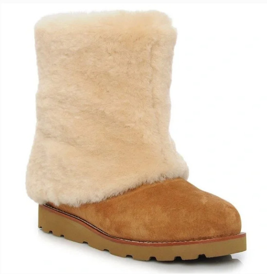 NIB 100percent Authentic Women’s UGG Maylin Sheepskin Chestnut Boots US Size: 6