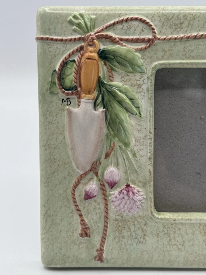 Marco de fotos Hallmark de cerámica firmado Marjolein Bastin jardinería 3,5 x 5" Foto 2 de 4