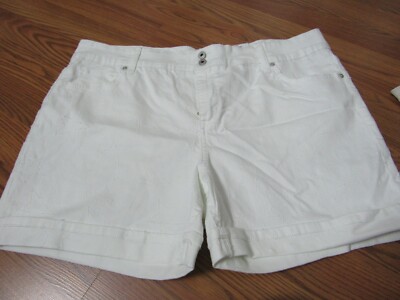 STYLE & CO, WOMEN'S NEW WHITE COTTON CUFFED SHORTS W/RAISED STARS, SIZE 18
