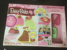Easy Bake Microwave Style Deluxe Delights Cake Cookie Kit