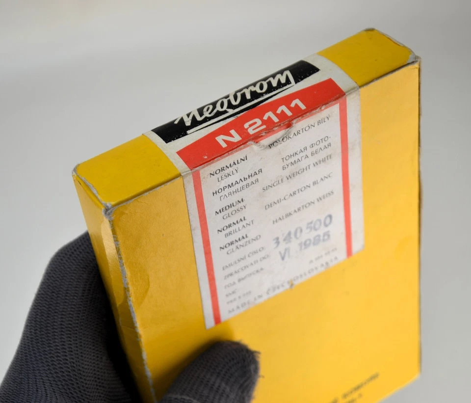 PAQUETE DE 100 HOJAS PAPEL FOTOGRÁFICO MEDIO CARTÓN FOMA BRILLANTE CHECO SELLADO 10,5x14,8cm Foto 3 de 4