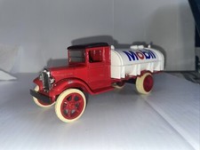 ERTL 1931 Hawkeye TANKER BANK MOBIL Red and White T-58