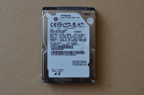 HITACHI 250GB HDD 2,5" intern Festplatte - HTS545025B9A300 - SATA 3GB/s