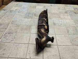 AUDI A8 D2 4D2, 4D8 Auspuffkrümmer 057253033E 3.30 Diesel 132kw 2001 18212681