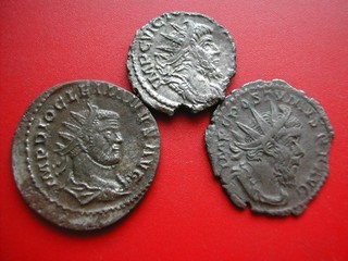 LOT DE 3 ANTONINIENS ARGENTES POSTUME VICTORIN ET DIOCLETIEN