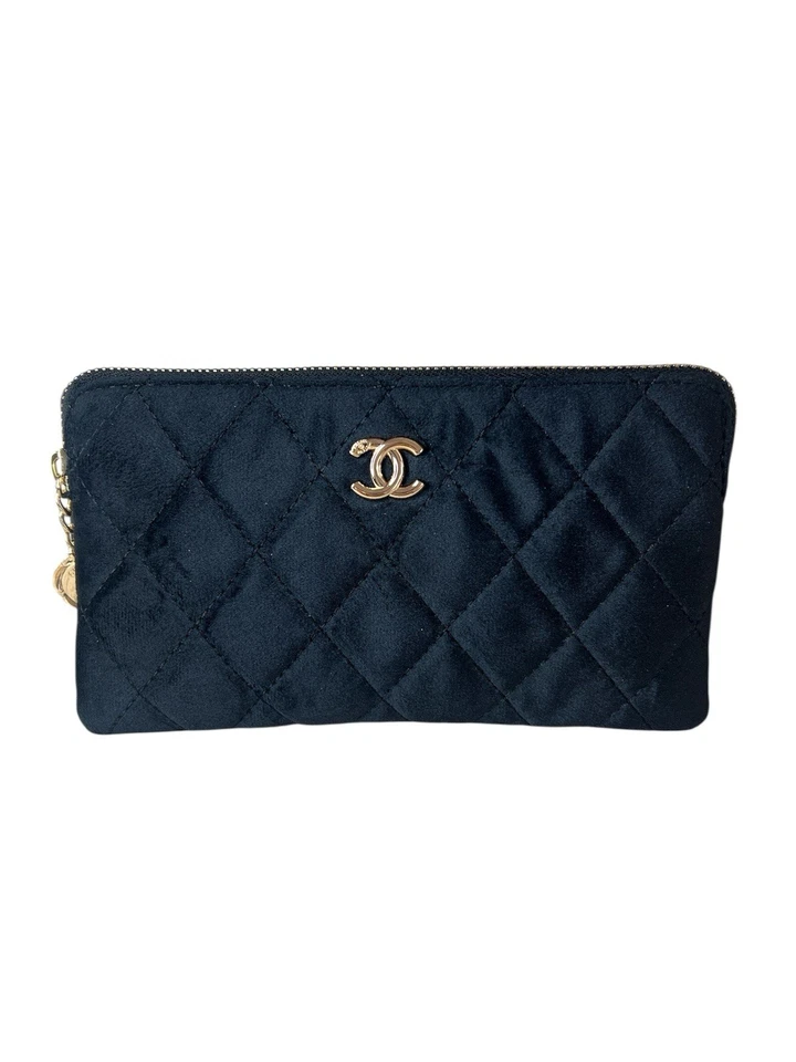 CARTERA CHANEL COMPLEMENTARIA TERCIOPELO CON HERRAJES DORADOS.GWP Foto 2 de 4