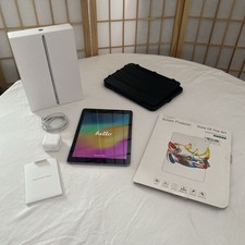 iPad 6th Generation Wi-Fi 32GB Space Gray with box, charger, cable, with case