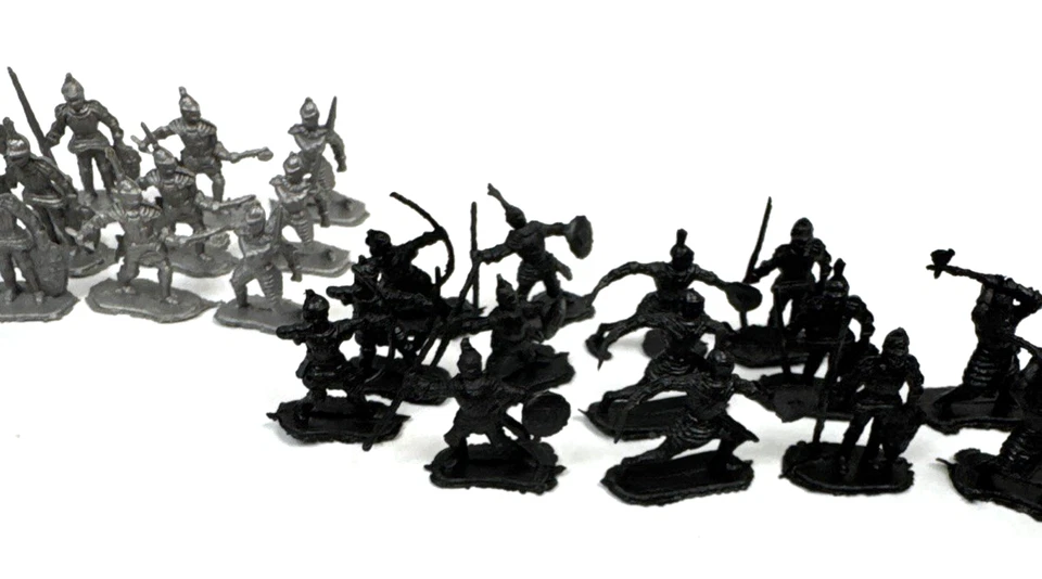Vintage 1960s Giant Toys Knights 1/72 HO Plastic Figures Soldiers Black Silver - Image 4 of 4