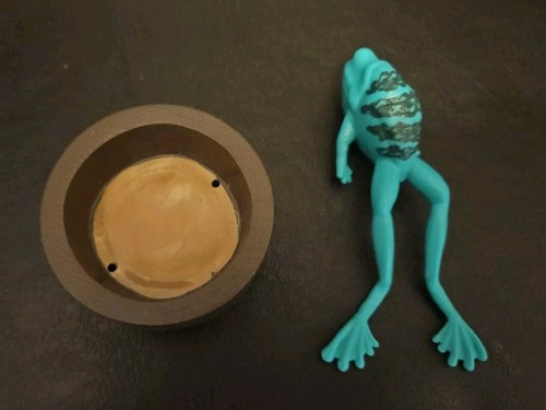 Star Wars Mandalorian Grogu Baby Yoda The Child One Eyed Alien Frog & Food Bowl - Imagen 2 de 6