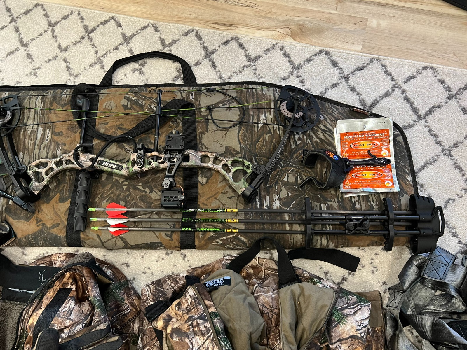 Bear Crux DL29 PW70 SL 57 1/2 Compound R/H Bow with lightly used