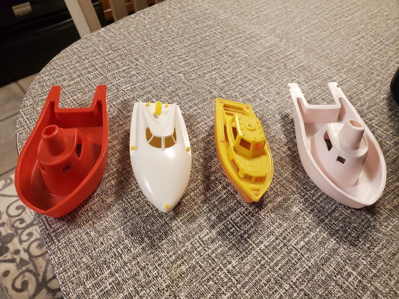 Toy Boats, Plastic. No Brand Lot Of 4