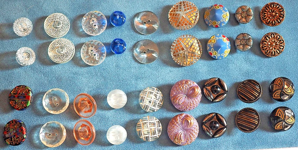 Lote de 28 Botones VIDRIO Antiguos y Vintage Transparente Negro Verde Azul Amarillo 2 Juegos Foto 2 de 4