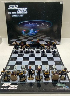 Star Trek The Next Generation Chess Set