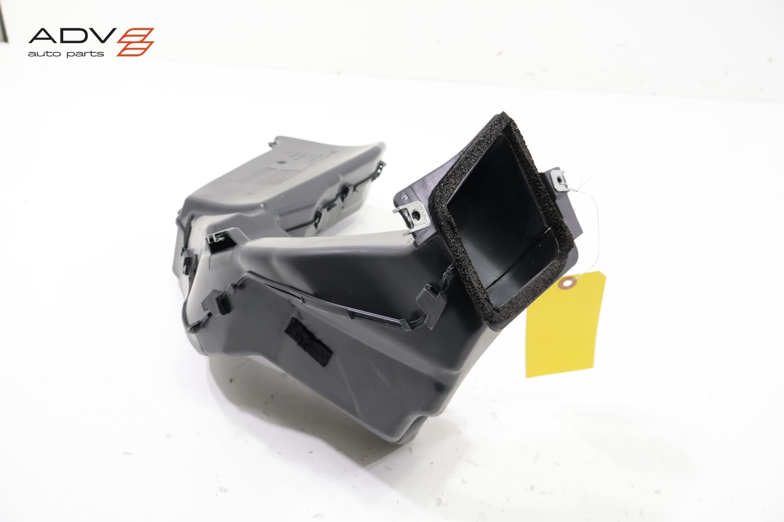 2014 - 2020 BMW i8 I12 REAR LEFT QUARTER TRIM PANEL AIR DUCT GUIDE OEM