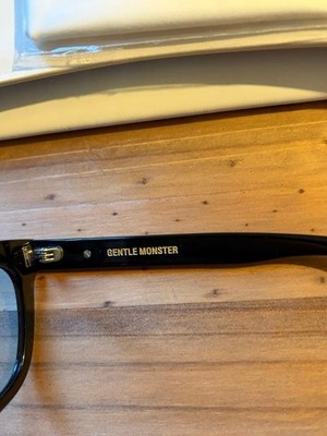 Gentle Monster Musee-01 Black Sunglasses Blue Lens with Case and