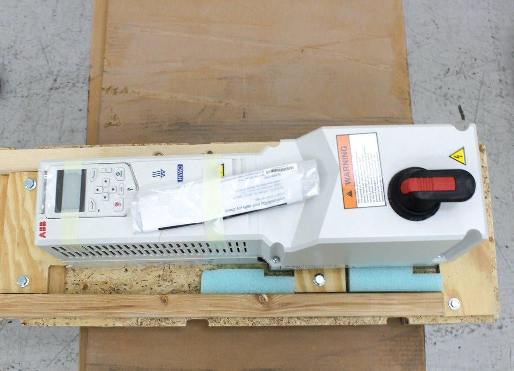 ABB ACH580-PCR-04A8-4 HVAC Drive 4.8A Output 3HP 480V R1 Frame (3378666)