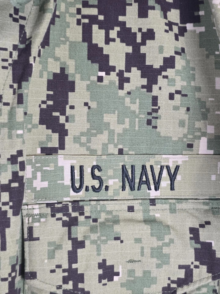 US Navy Shirt Mens Medium Regular Digital Camo NWU Type III AOR2 Ripstop Blouse - Imagem 3 de 4