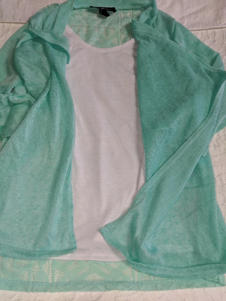 Amy Byer girls sz. 14 dual layer green lightweight wrap sweater. Pretty - Image 4 of 4