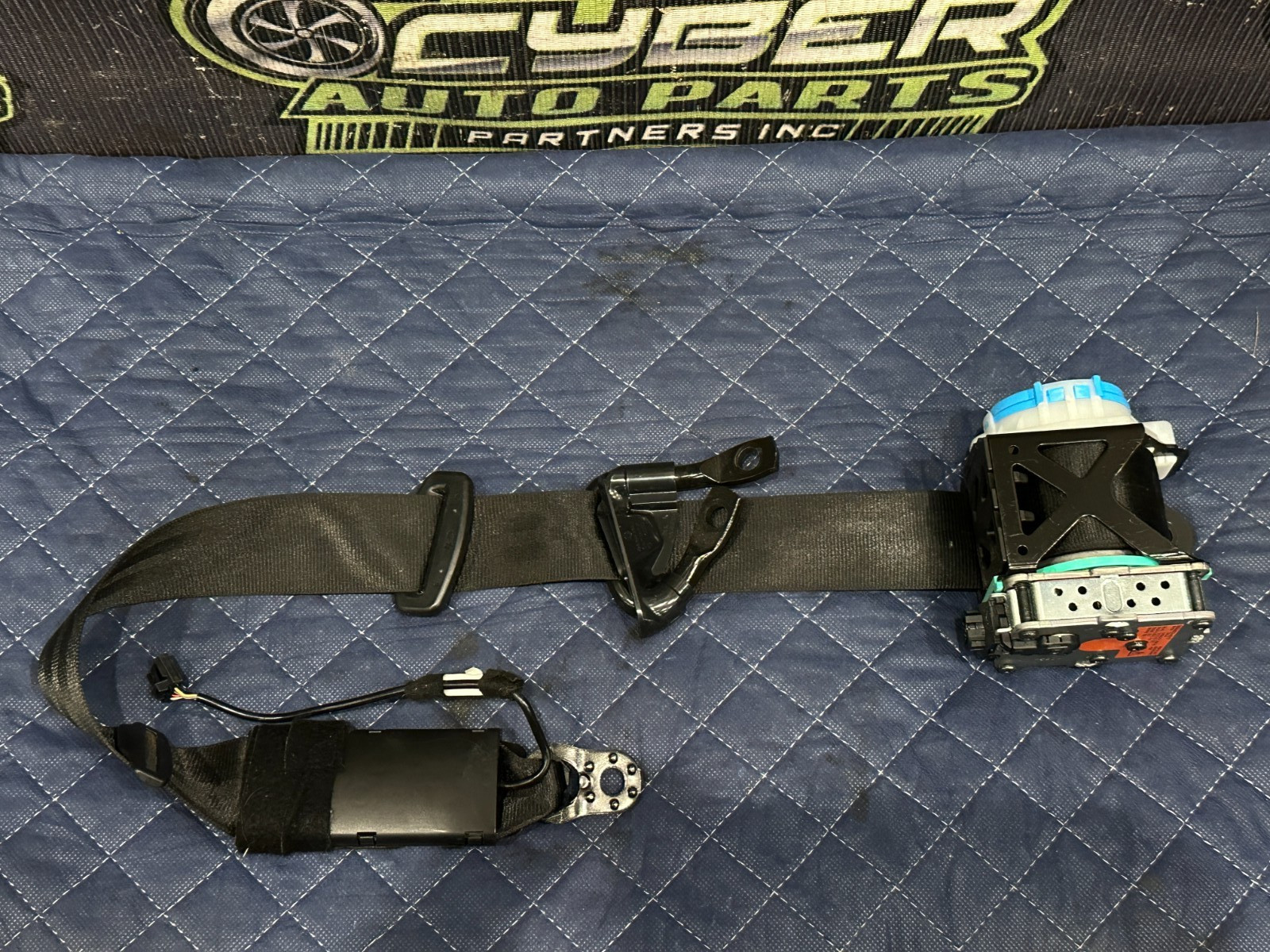 2014 AUDI R8 OEM COUPE FRONT SEAT BELT RETRACTOR LEFT DRIVER OEM