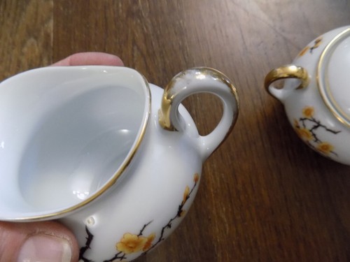 Royal Bayreuth Vtg set Creamer pitcher Sugar Bowl w Lid White Yellow Flower Gold - Picture 3 of 17