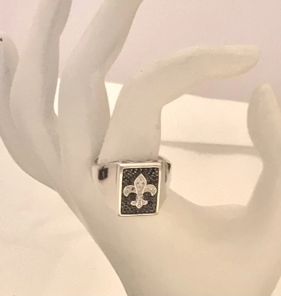 Anillo para hombre de plata de ley con topacio blanco de 0,42 quilates de espinela negra con topacio blanco de 0,09 quilates Foto 2 de 4