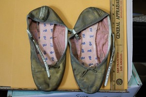 Vintage Ballet Ballerina Shoes Leo's 5001 4 M