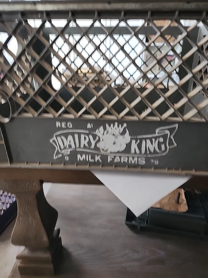 Caja de leche grande de plástico vintage Dairy King 9 granjas lecheras lecherías banda de metal Foto 2 de 4