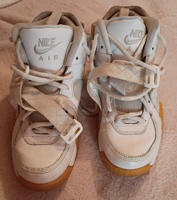 Nike Air Raid White Gum sneakers Man's size 9 gently used, dated 2020