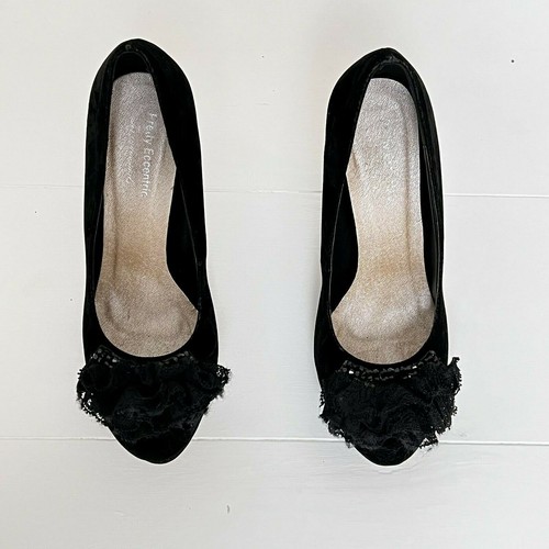 Pretty Eccentric Black Velvet High Heel Court Shoe UK 6 w Lace Trim - Picture 7 of 8