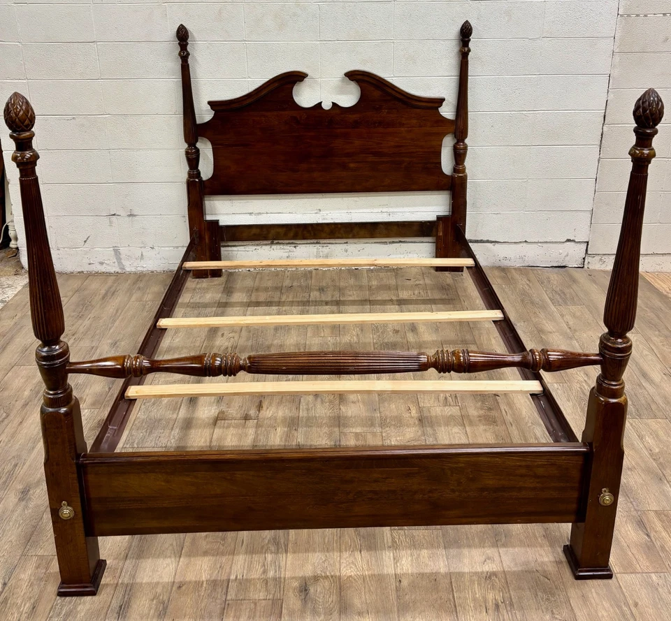 Винтажная кровать-трансформер Kincaid Furniture полуторная или полноразмерная резная с четырьмя плакатами - Изображение 4 из 4