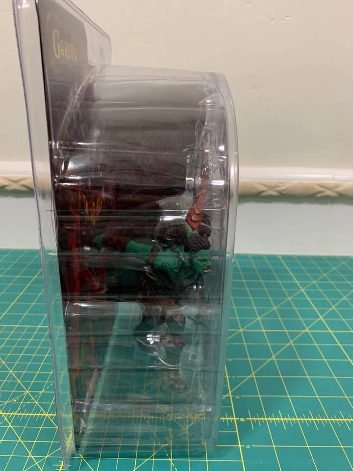 DC Unlimited World of Warcraft: Series 7: Orc Rogue: Garona Action Figure - Image 4 of 4