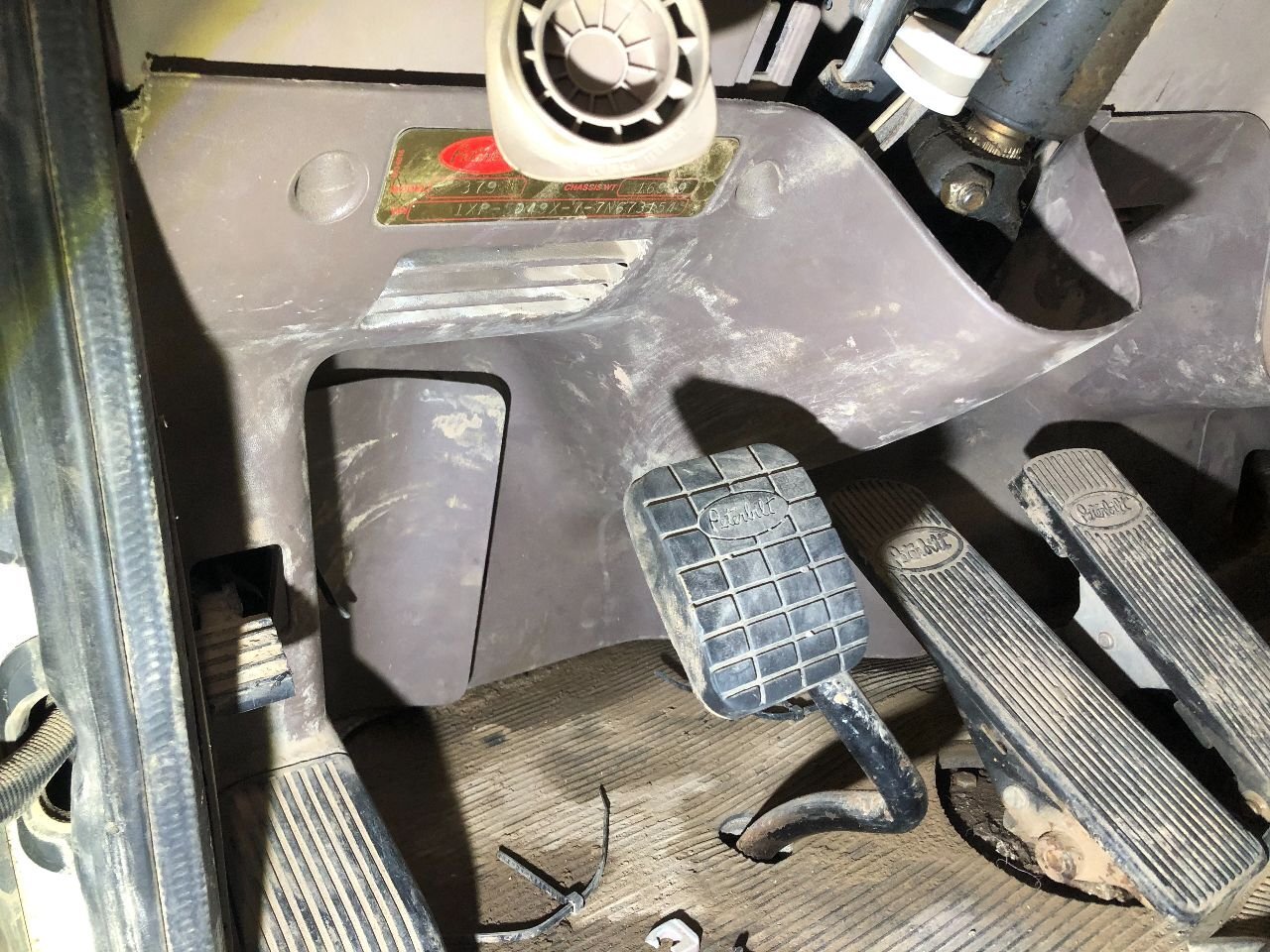 20062007 Peterbilt 379 KICK PANEL Dash Panel Used P/N S6060861282